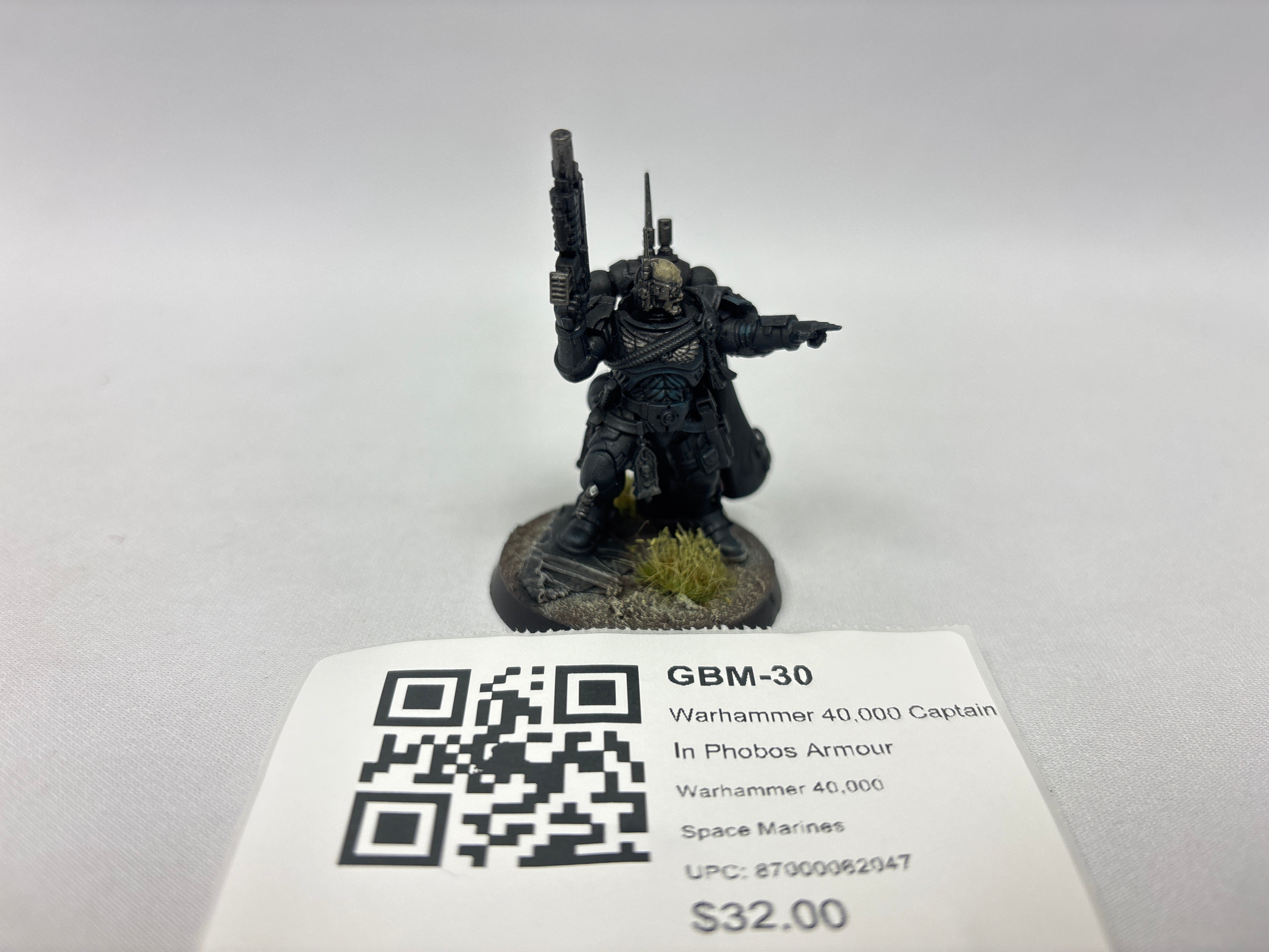 Warhammer 40,000 Captain In Phobos Armour GBM-30