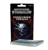An upright black and dark red card package behind a thick deck with gray edges and a blue patterned top. The package shows a glowing skull with a purple eye and the text “WARHAMMER UNDERWORLDS WYRDHOLLOW,” “VOIDCURSED THRALLS,” and “EXPANSION.”