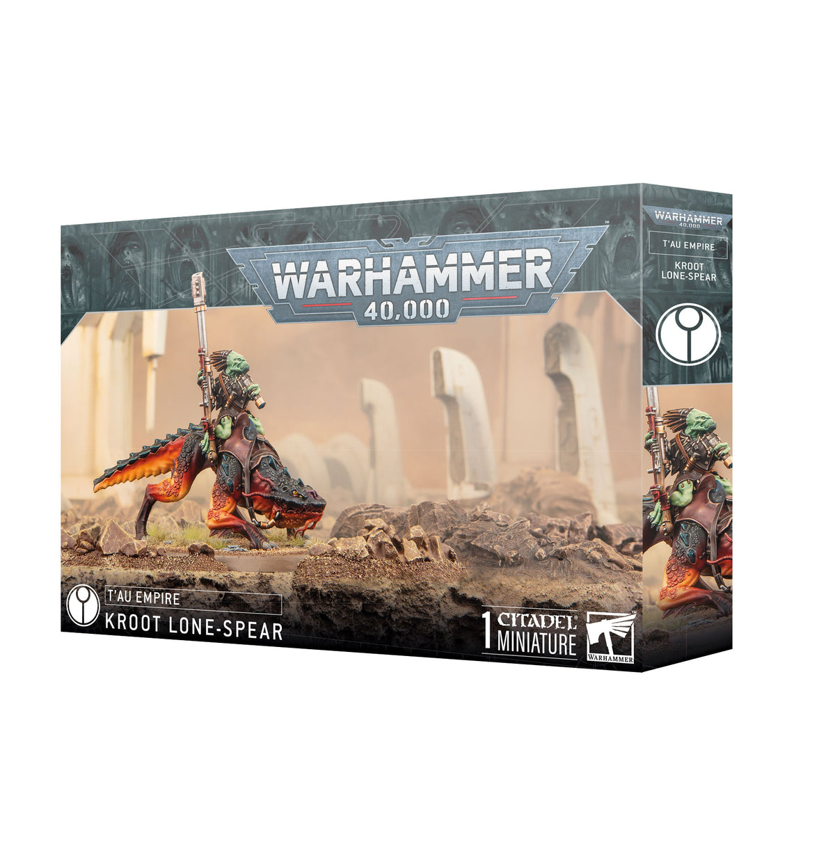 Box for a Warhammer miniature showing a green-armored Kroot rider on an orange-red, spined beast in a rocky landscape; the right side repeats a cropped view of the rider. The box reads “WARHAMMER 40,000,” “T’AU EMPIRE,” and “KROOT LONE-SPEAR.”