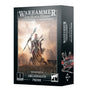 A Warhammer miniature box shown from the front and right side. The front depicts a red-robed, heavily cybernetic figure holding a long staff against a dusty battlefield, with “WARHAMMER,” “THE HORUS HERESY” and “MECHANICUM ARCHMAGOS PRIME”; the side shows a smaller image of the figure.