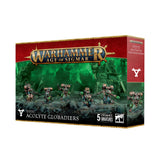 Box for Skaven Acolyte Globadiers shown from the front and right side, with five masked, robed rat-like miniatures carrying tanks and weapons against a green scene. The red, green and black box reads “WARHAMMER AGE OF SIGMAR” and “SKAVEN ACOLYTE GLOBADIERS.”