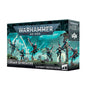 Box for the Warhammer 40,000 kit "AELDARI CORSAIR SKYREAVERS", shown at an angle with front and side panels. The cover art depicts five winged Aeldari miniatures in dark teal armor with red-and-white striped wings, leaping on bases against a turquoise sky with ruins. Text reads "WARHAMMER 40,000" and "5 CITADEL MINIATURES/FIGURINES".
