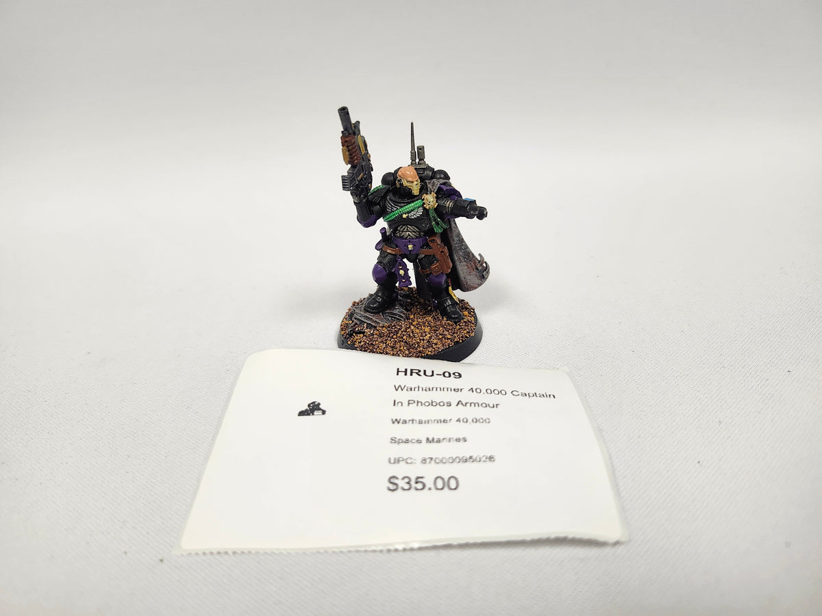 Warhammer 40,000 Captain In Phobos Armour HRU-09