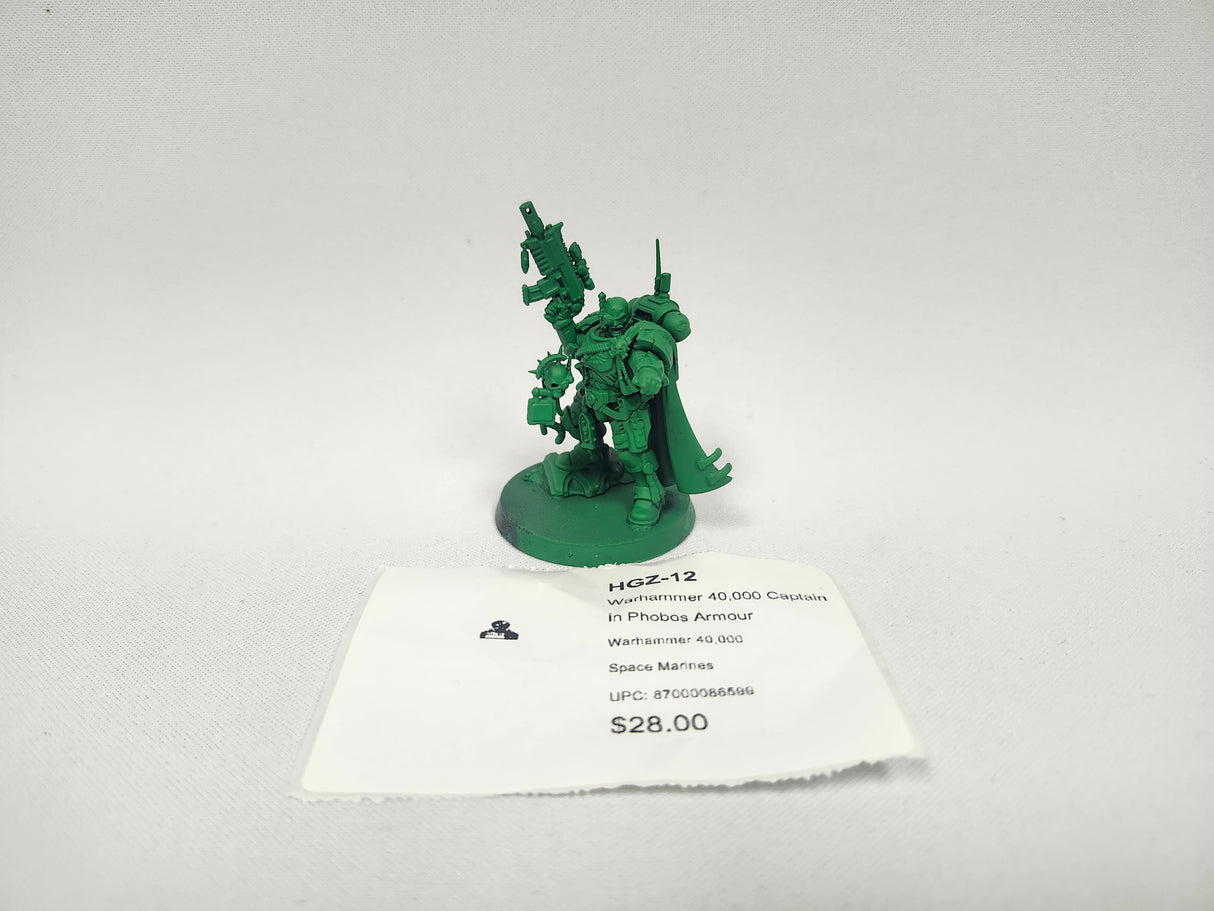 Warhammer 40,000 Captain In Phobos Armour HGZ-12