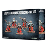 Box for five Adeptus Mechanicus Electro-Priest miniatures, showing five pale, mechanical figures in red robes holding staffs on round bases against a dark blue-gray background. The narrow side repeats a figure; front text reads “ADEPTUS MECHANICUS ELECTRO-PRIESTS” and “5 MINIATURES.”
