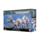 A Warhammer 40,000 miniatures box shows three gold-armored Adeptus Custodes riding ornate jetbikes, with red plumes and long spears against a blue ruined-city scene. The front reads “WARHAMMER 40,000” and “ADEPTUS CUSTODES VERTUS PRAETORS”; the right side shows cropped artwork of the riders.