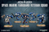Five blue-and-gold armored Space Marine miniatures stand on round bases in dynamic poses, carrying swords, shields and other weapons against a textured gray background. The graphic reads “SPACE MARINE VANGUARD VETERAN SQUAD” and “5 MINIATURES.”