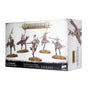 White Warhammer box showing five colorful armored fantasy riders on mounted creatures, with spears and blades, above a black lower band. The front reads “WARHAMMER AGE OF SIGMAR,” “5 CITADEL MINIATURES” and “HEDONITES OF SLAANESH SLICKBLADE SEEKERS”; the right side shows matching artwork and vertical product lettering.