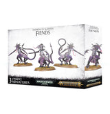 White Warhammer box showing three purple-and-pale armored Fiends of Slaanesh with horns, claws and long tails on oval bases; one creature is repeated on the side panel. Text reads “DAEMONS OF SLAANESH FIENDS” and “3 CITADEL MINIATURES.”