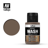 Brown Vallejo Model Wash bottle with a black cap beside a matching circular color swatch. The label reads “MODEL WASH,” “Oiled Earth,” and “vallejo,” with the product number 76.521.